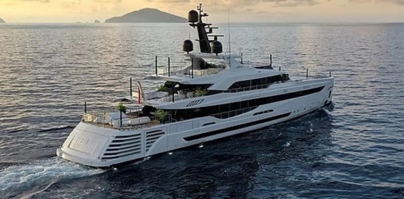 Luxury rental yacht LEL