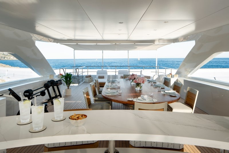 Moskito yacht sun deck dining